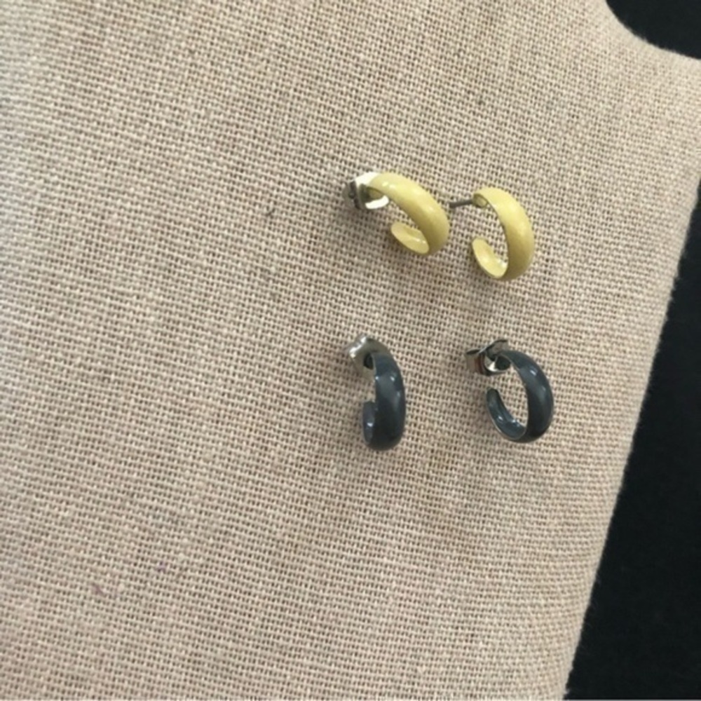 Vintage 2 Pair Of Small Hoop Earrings